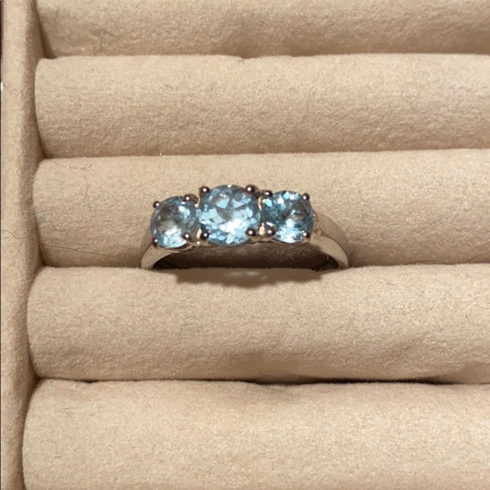 🦃FINAL SALE PRICE. Genuine Blue Topaz Ring.